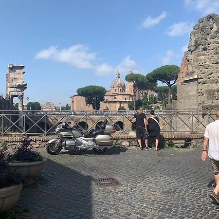 Casa Claudia ~ Rione Monti-Colosseo โรม ภายนอก รูปภาพ